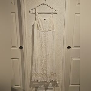 Elegant White Dress With Lace Accents
